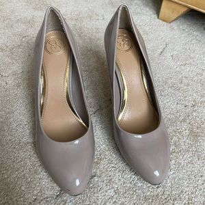 Jessica Simpson Taupe Heels